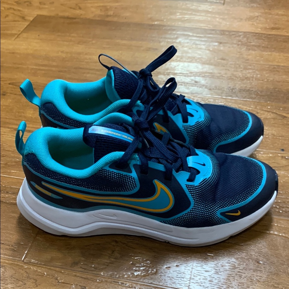 Nike Cosmic Runner Athletic Shoes